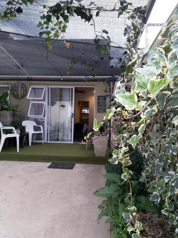 The Oak Treehouse Bnb Queenstown Exterior photo